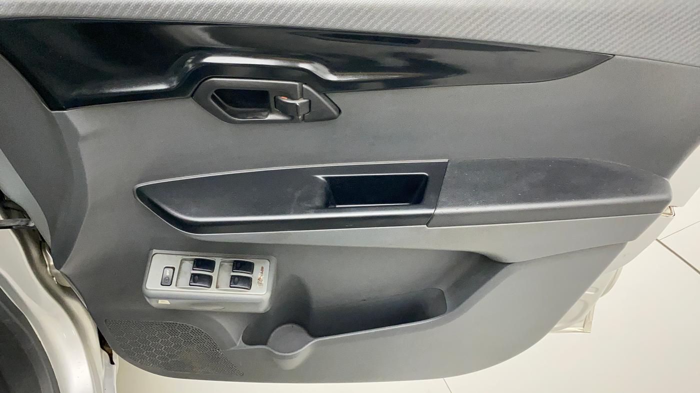 2018 Mahindra Kuv100 K2 TRIP CNG, CNG, Manual, 89,617 km, Driver Side Door Panels Control