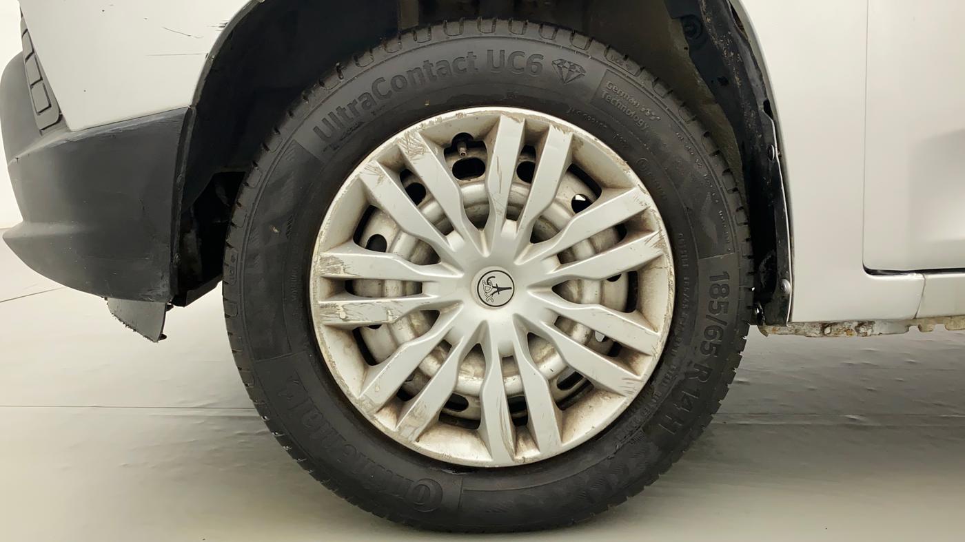 2018 Mahindra Kuv100 K2 TRIP CNG, CNG, Manual, 89,617 km, Left Front Wheel