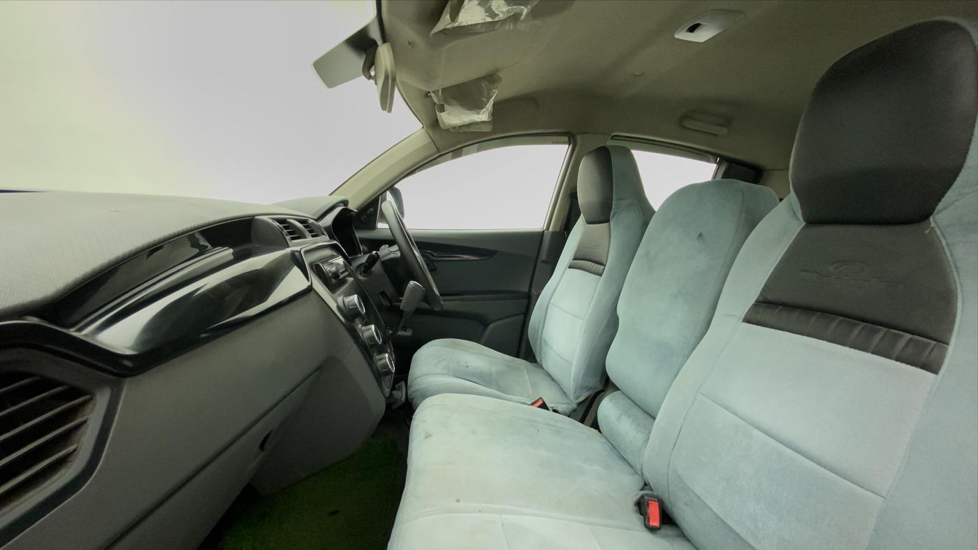 2018 Mahindra Kuv100 K2 TRIP CNG, CNG, Manual, 89,617 km, Right Side Front Door Cabin