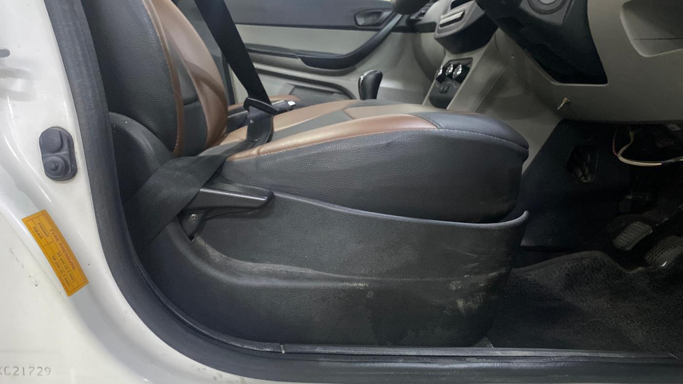 2018 Tata Tiago XE PETROL, Petrol, Manual, 81,950 km, Driver Side Door Panels Control