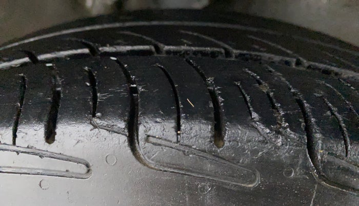 2013 Maruti Alto 800 LXI, Petrol, Manual, 59,863 km, Right Front Tyre Tread