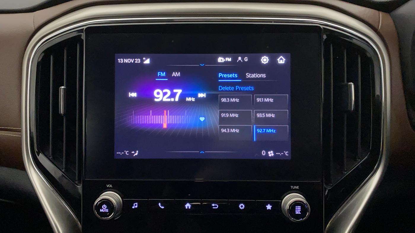 2022 Mahindra SCORPIO-N Z8 L PETROL AT 7 STR, Petrol, Automatic, 6,351 km, Infotainment System