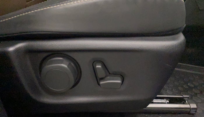 2022 Mahindra SCORPIO-N Z8 L PETROL AT 7 STR, Petrol, Automatic, 6,351 km, Driver Side Adjustment Panel
