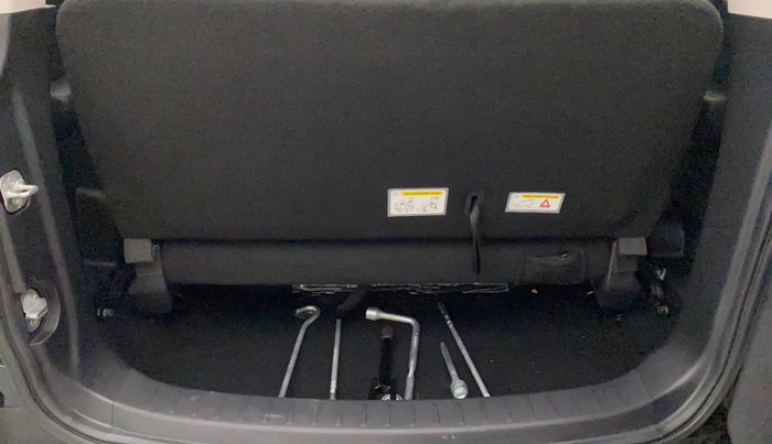 2022 Mahindra SCORPIO-N Z8 L PETROL AT 7 STR, Petrol, Automatic, 6,351 km, Boot Inside