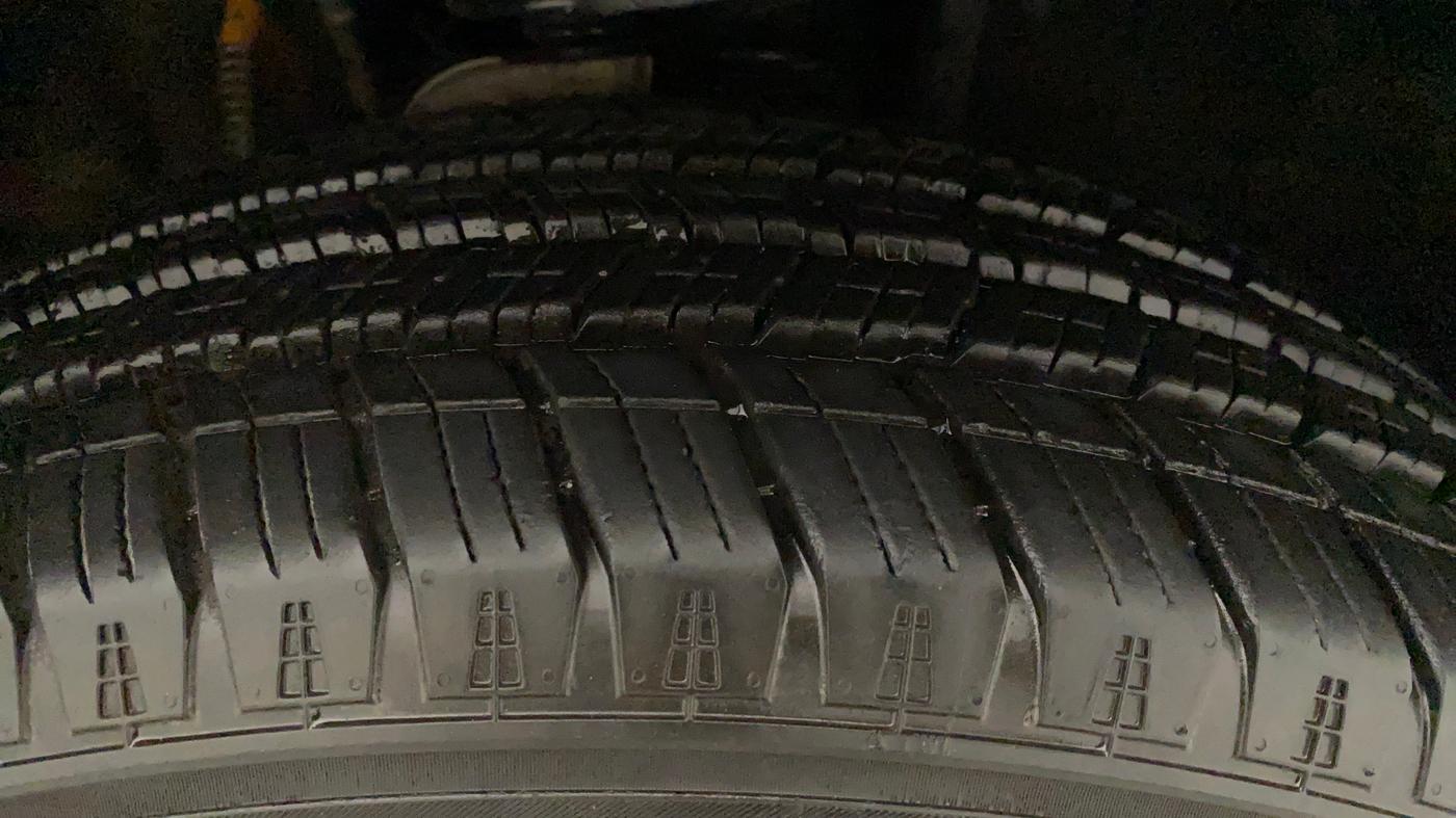 2022 Mahindra SCORPIO-N Z8 L PETROL AT 7 STR, Petrol, Automatic, 6,351 km, Right Front Tyre Tread