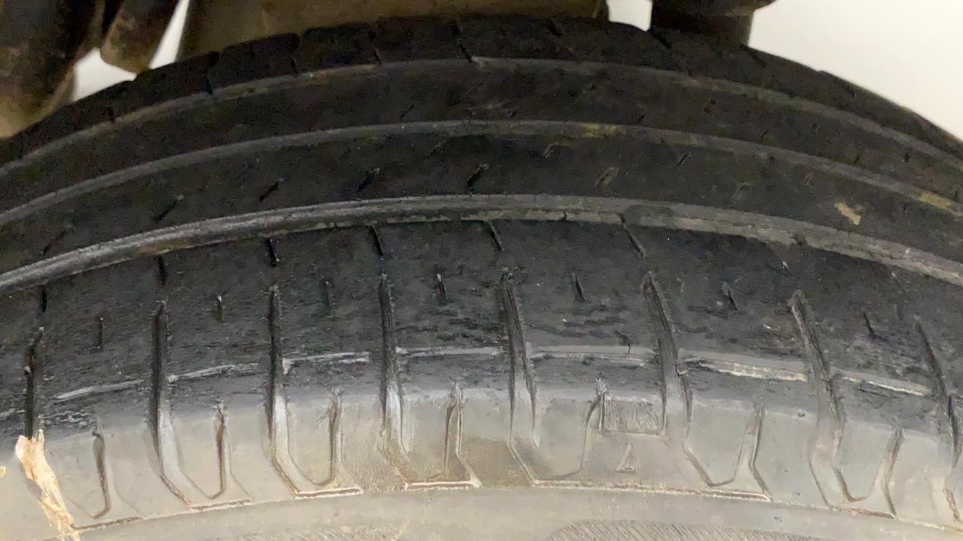 2016 Mahindra Kuv100 K2+ 6 STR, Petrol, Manual, 55,764 km, Left Rear Tyre Tread