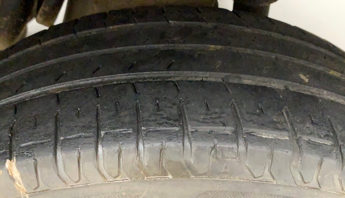 2016 Mahindra Kuv100 K2+ 6 STR, Petrol, Manual, 55,764 km, Left Rear Tyre Tread
