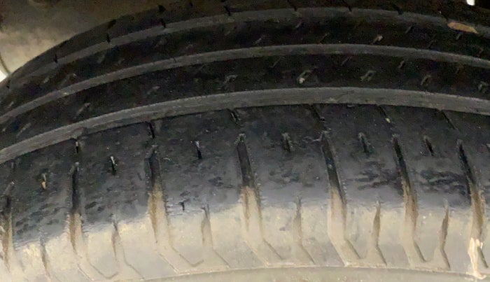 2016 Mahindra Kuv100 K2+ 6 STR, Petrol, Manual, 55,764 km, Right Rear Tyre Tread