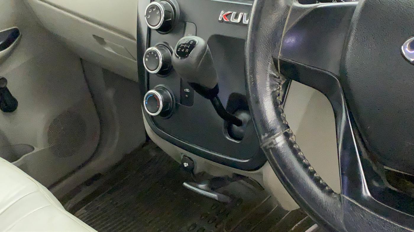 2016 Mahindra Kuv100 K2+ 6 STR, Petrol, Manual, 55,764 km, Gear Lever