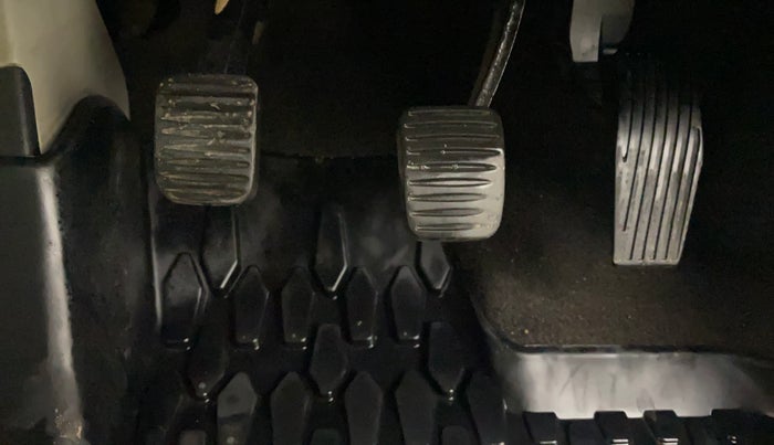 2018 Jeep Compass LIMITED (O) 2.0 DIESEL, Diesel, Manual, 1,21,014 km, Pedals