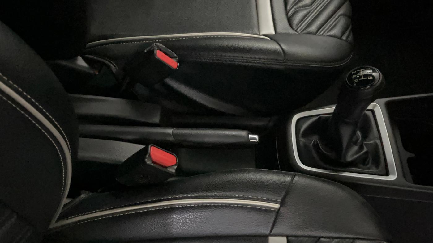 2020 Maruti Swift VXI, Petrol, Manual, 25,849 km, Gear Lever