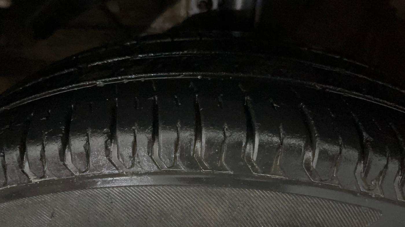 2020 Maruti Swift VXI, Petrol, Manual, 25,849 km, Left Front Tyre Tread