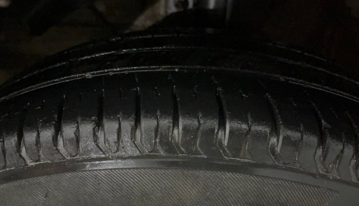 2020 Maruti Swift VXI, Petrol, Manual, 25,849 km, Left Front Tyre Tread