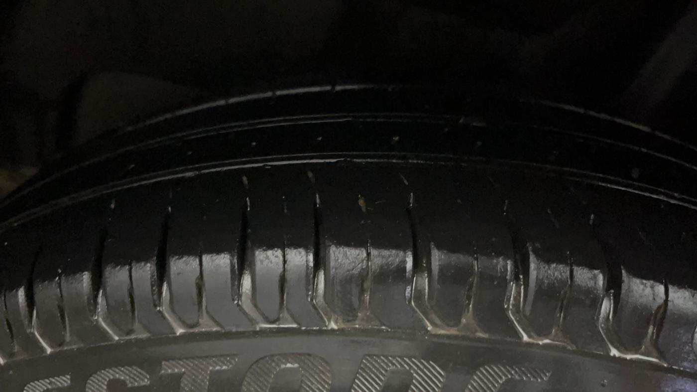 2020 Maruti Swift VXI, Petrol, Manual, 25,849 km, Left Rear Tyre Tread