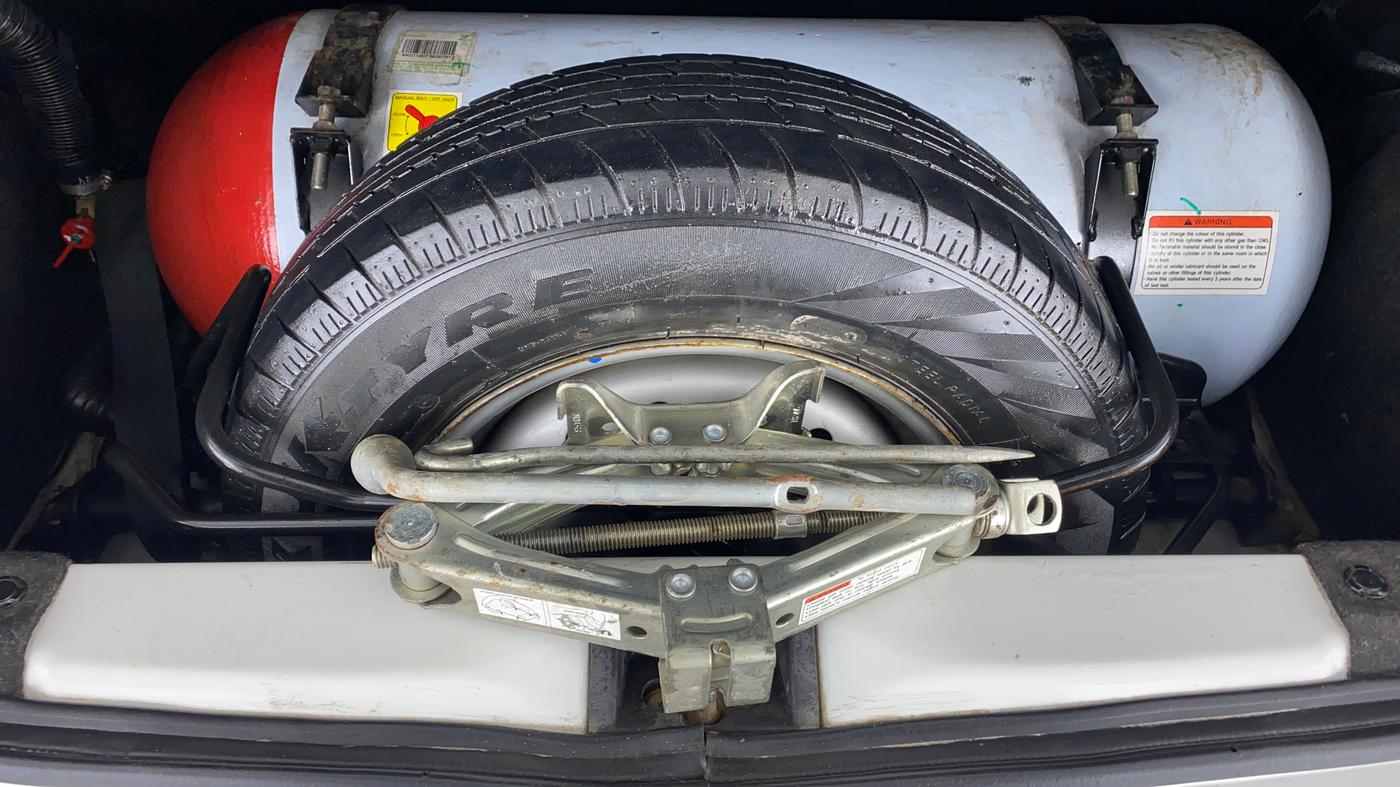 2019 Maruti New Wagon-R LXI CNG 1.0 L, CNG, Manual, 28,988 km, Spare Tyre