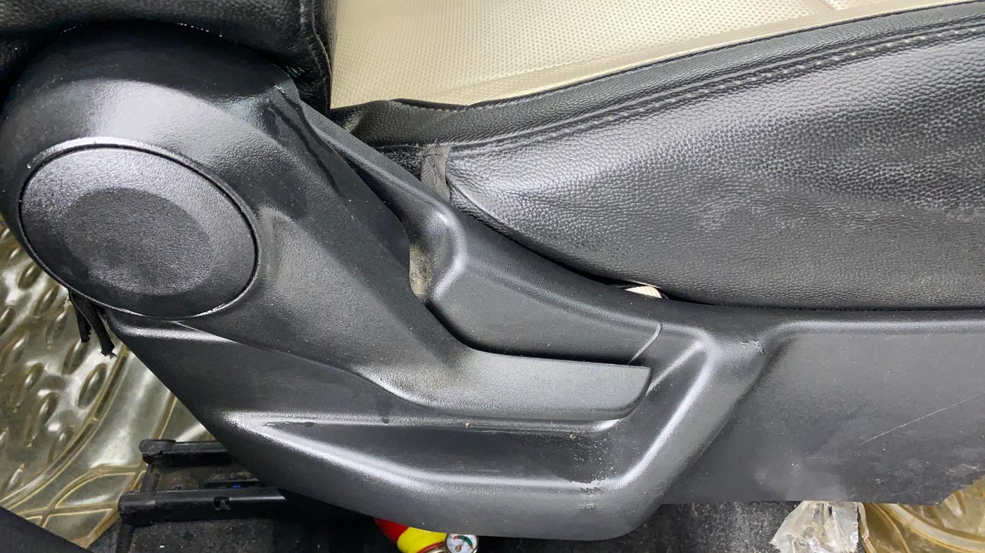 2019 Maruti New Wagon-R LXI CNG 1.0 L, CNG, Manual, 28,988 km, Driver Side Adjustment Panel