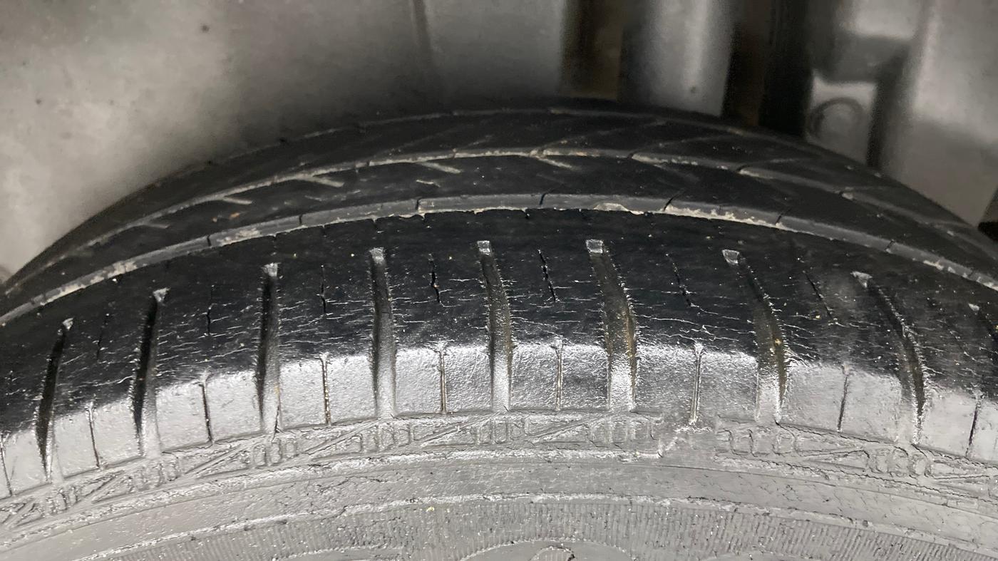2013 Maruti Swift ZDI, Diesel, Manual, 73,819 km, Left Rear Tyre Tread
