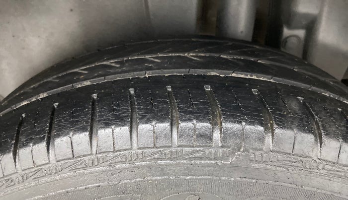2013 Maruti Swift ZDI, Diesel, Manual, 73,819 km, Left Rear Tyre Tread