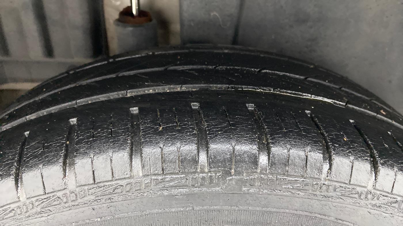 2013 Maruti Swift ZDI, Diesel, Manual, 73,819 km, Right Rear Tyre Tread