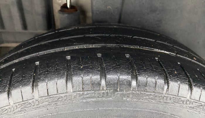 2013 Maruti Swift ZDI, Diesel, Manual, 73,819 km, Right Rear Tyre Tread