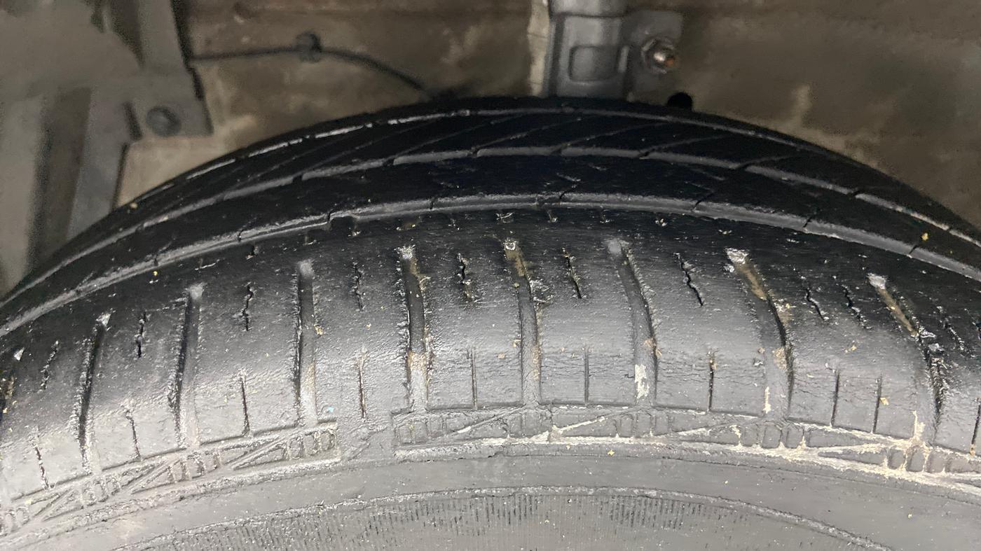 2013 Maruti Swift ZDI, Diesel, Manual, 73,819 km, Left Front Tyre Tread