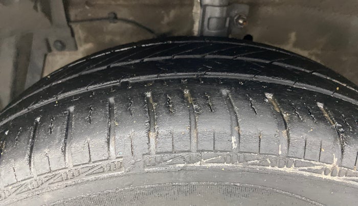 2013 Maruti Swift ZDI, Diesel, Manual, 73,819 km, Left Front Tyre Tread