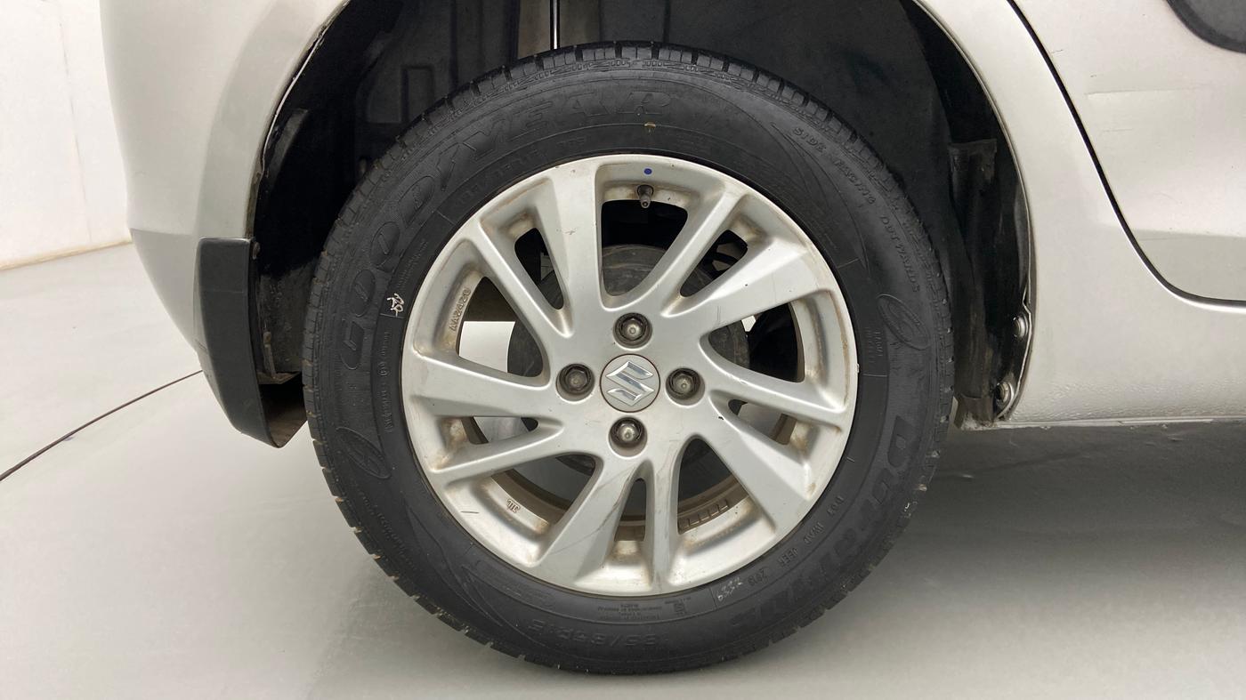 2013 Maruti Swift ZDI, Diesel, Manual, 73,819 km, Right Rear Wheel
