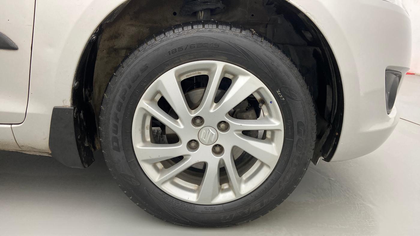 2013 Maruti Swift ZDI, Diesel, Manual, 73,819 km, Right Front Wheel