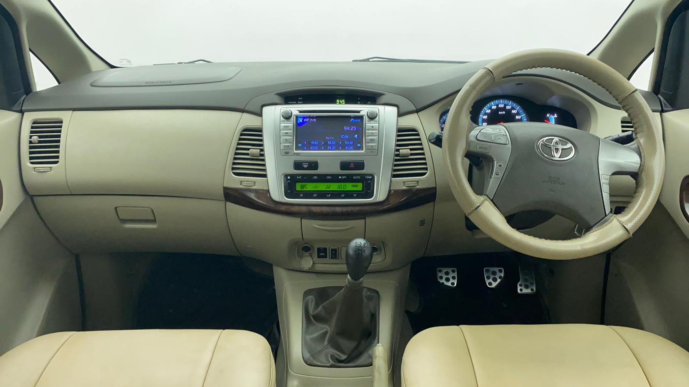 2013 Toyota Innova 2.5 VX 8 STR BS IV, Diesel, Manual, 2,81,647 km, Dashboard View