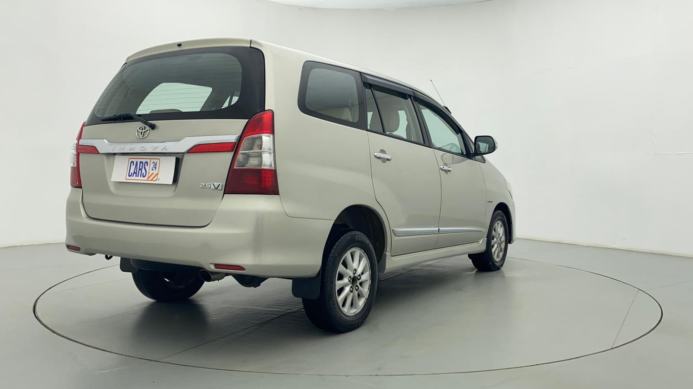 2013 Toyota Innova 2.5 VX 8 STR BS IV, Diesel, Manual, 2,81,647 km, Right Back Diagonal (45- Degree) View