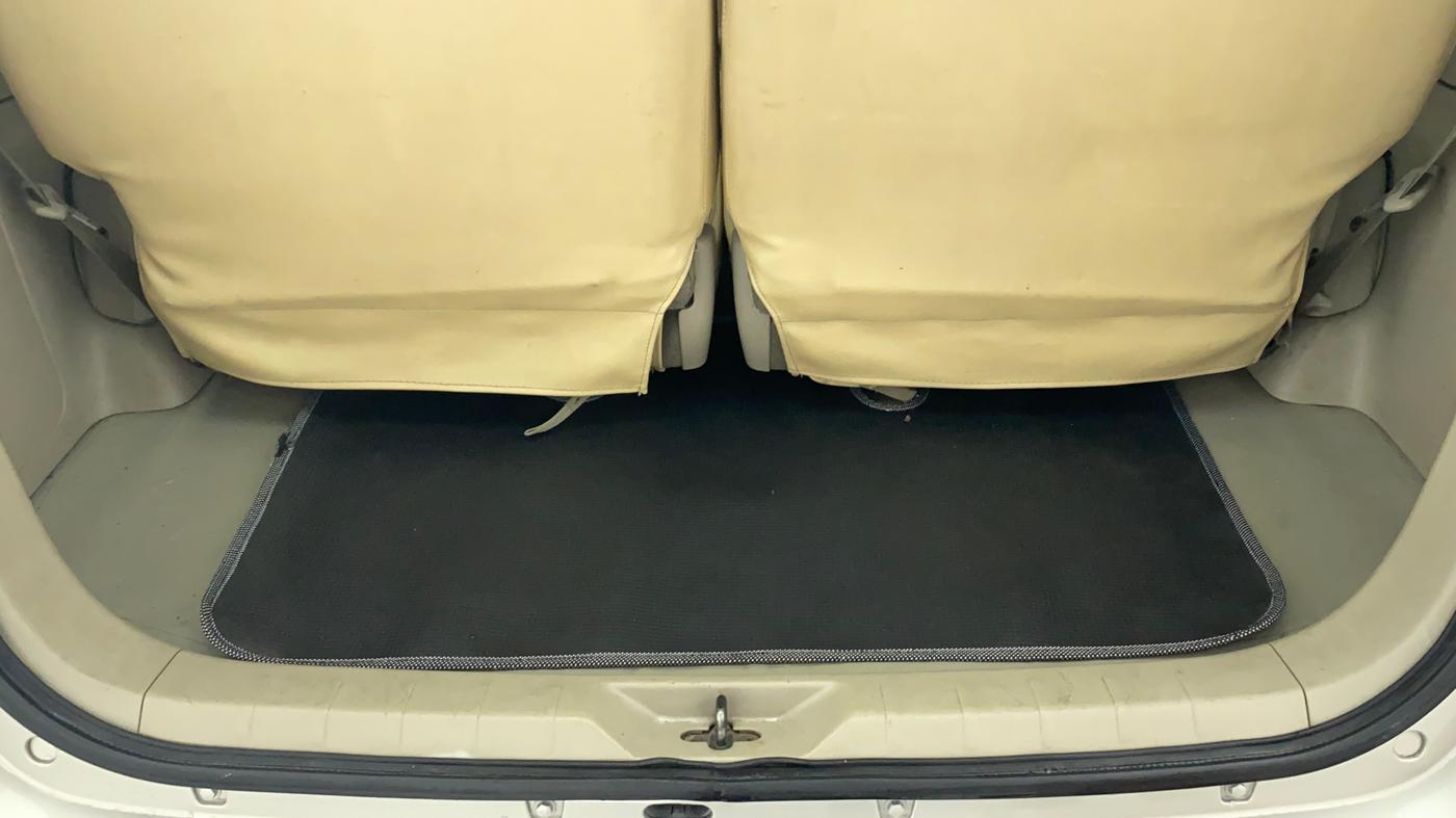 2013 Toyota Innova 2.5 VX 8 STR BS IV, Diesel, Manual, 2,81,647 km, Boot Inside View