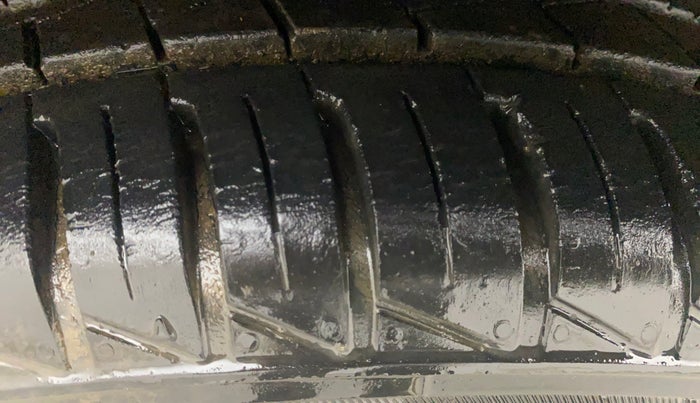 2012 Maruti Wagon R 1.0 VXI, Petrol, Manual, 32,109 km, Left Front Tyre Tread