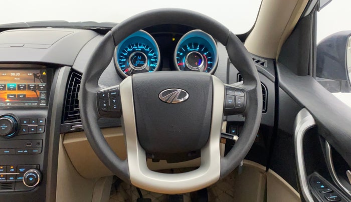 2016 Mahindra XUV500 W6, Diesel, Manual, 29,700 km, Steering Wheel Close Up