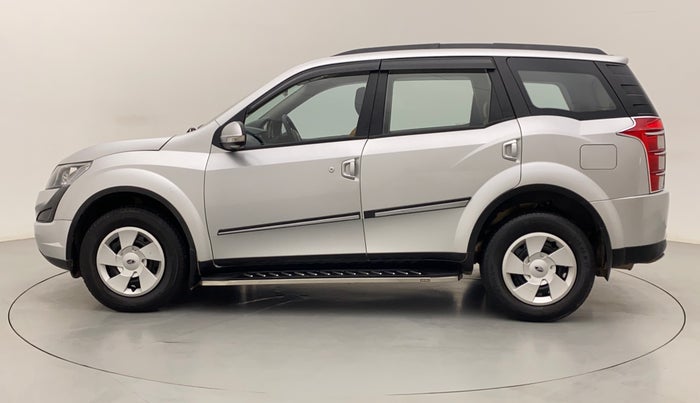 2016 Mahindra XUV500 W6, Diesel, Manual, 29,700 km, Left Side