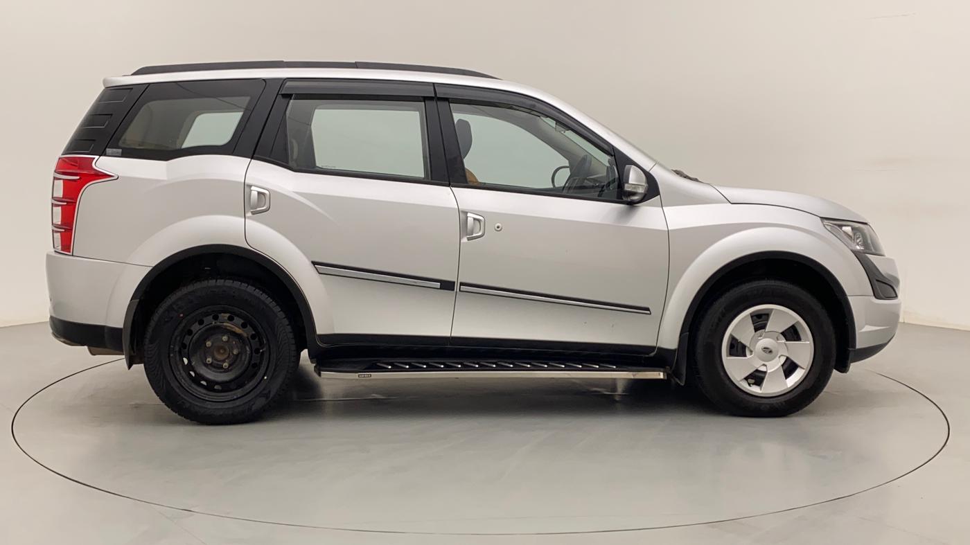 2016 Mahindra XUV500 W6, Diesel, Manual, 29,700 km, Right Side View