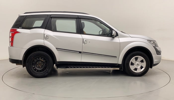 2016 Mahindra XUV500 W6, Diesel, Manual, 29,700 km, Right Side View