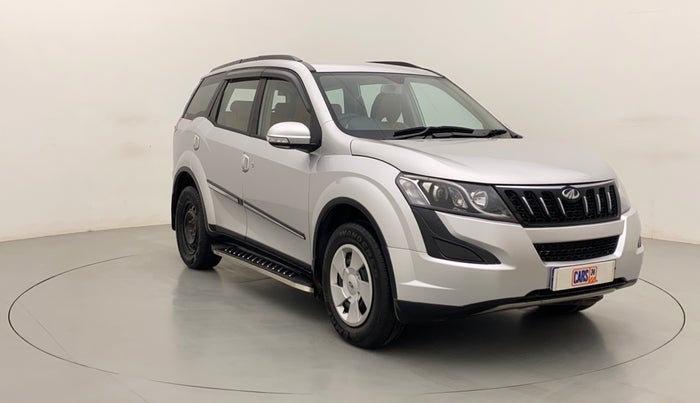 2016 Mahindra XUV500 W6, Diesel, Manual, 29,700 km, Right Front Diagonal