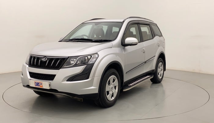 2016 Mahindra XUV500 W6, Diesel, Manual, 29,700 km, Left Front Diagonal
