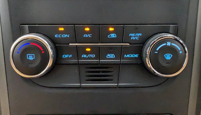 2016 Mahindra XUV500 W6, Diesel, Manual, 29,700 km, Automatic Climate Control