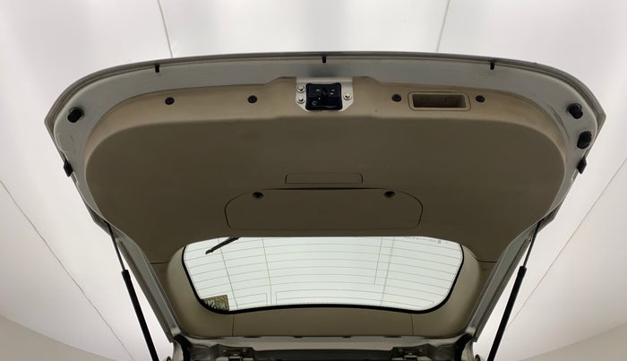 2016 Mahindra XUV500 W6, Diesel, Manual, 29,700 km, Boot Door Open