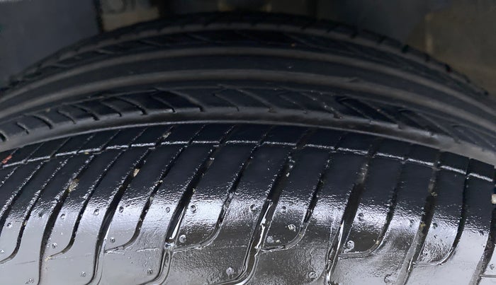 2016 Renault Kwid RXT Opt, Petrol, Manual, 62,382 km, Left Front Tyre Tread
