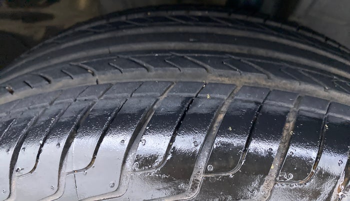 2016 Renault Kwid RXT Opt, Petrol, Manual, 62,382 km, Right Front Tyre Tread