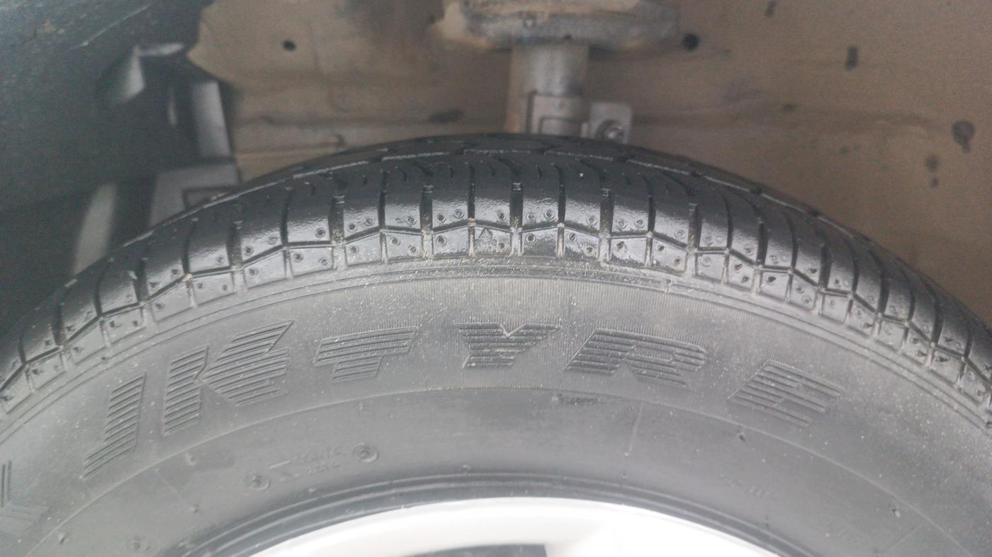 2017 Maruti Swift VXI O, Petrol, Manual, 62,738 km, Left Front Tyre Tread