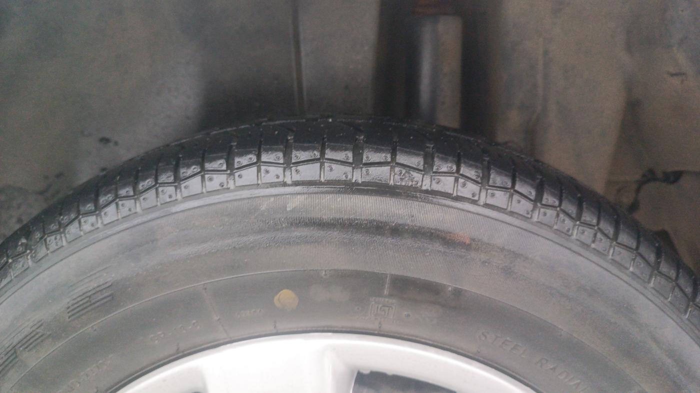 2017 Maruti Swift VXI O, Petrol, Manual, 62,738 km, Left Rear Tyre Tread