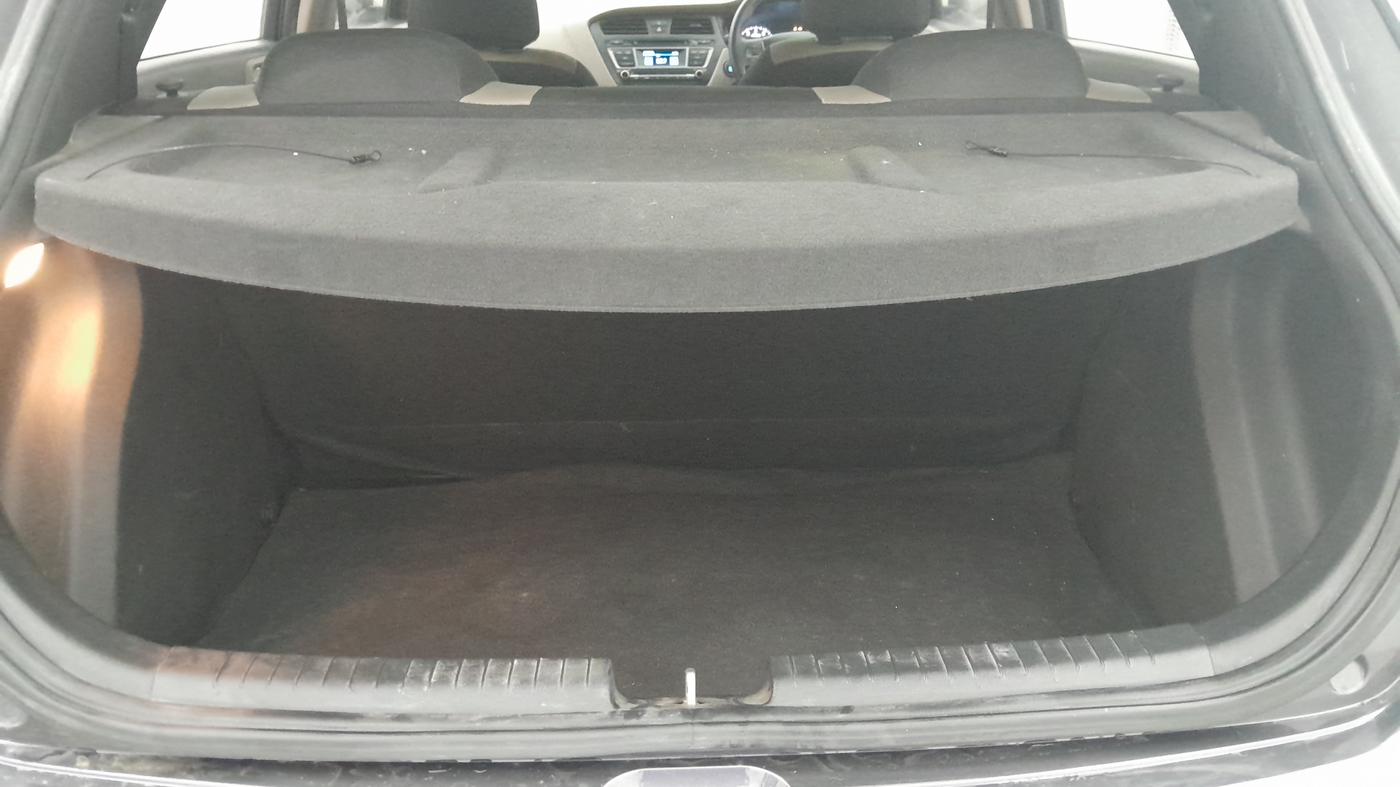 2015 Hyundai Elite i20 SPORTZ 1.2 (O), Petrol, Manual, 45,599 km, Boot Inside