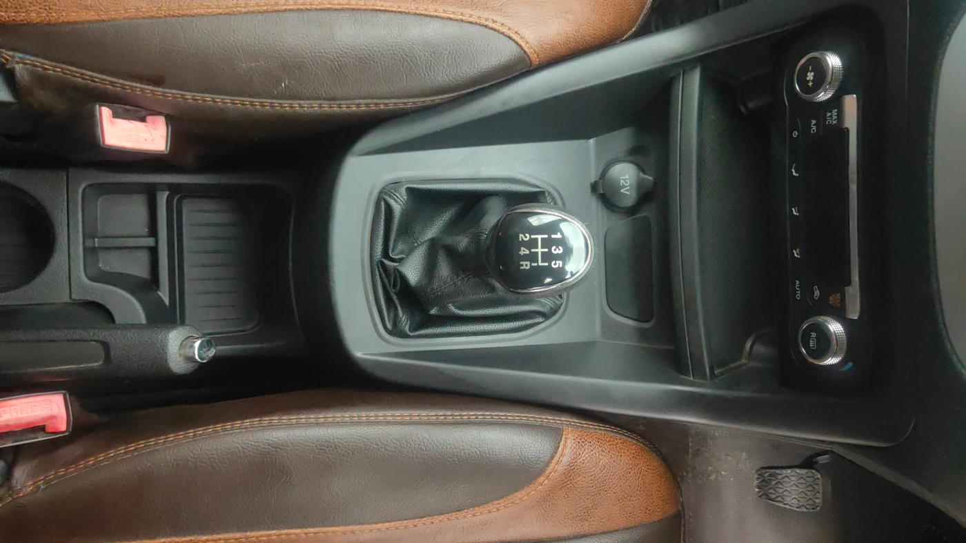 2016 Ford New Figo TITANIUM 1.2 PETROL MT, Petrol, Manual, 49,959 km, Gear Lever