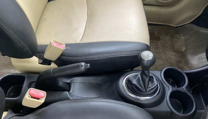 2015 Honda Mobilio 1.5L I-VTEC S, Petrol, Manual, 29,595 km, Gear Lever