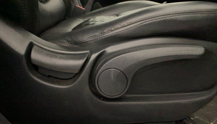 2019 Hyundai Creta E PLUS 1.6 PETROL, Petrol, Manual, 58,509 km, Driver Side Adjustment Panel