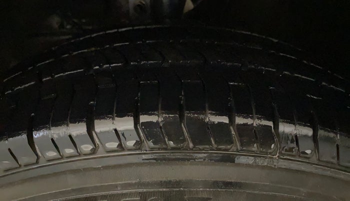 2018 Maruti Baleno DELTA PETROL 1.2, Petrol, Manual, 1,20,009 km, Left Front Tyre Tread