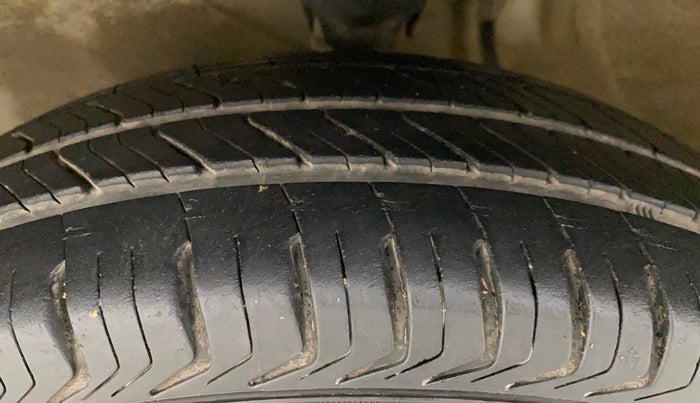 2011 Maruti Alto LXI, Petrol, Manual, 96,269 km, Left Front Tyre Tread